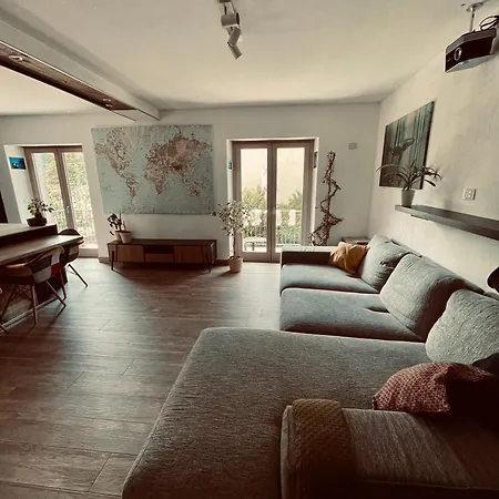 Δωμάτια σε οικογενειακή κατοικία Luce Private Deluxe Near The Station *