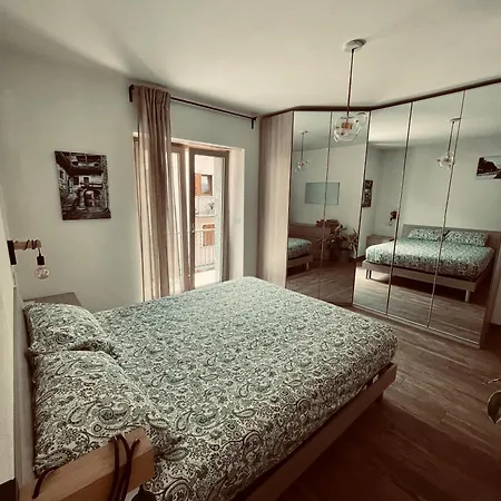 Luce Private Deluxe Near The Station Δωμάτια σε οικογενειακή κατοικία Tirano